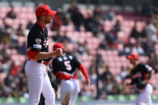 KIA 타이거즈 외국인 투수 올러가 13일 잠실 두산전에 선발 등판해 4이닝 무실점으로 호투했다. KIA 타이거즈