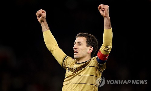 위기의 맨체스터 유나이티드가 유럽축구연맹(UEFA) 유로파리그 8강에 오르면서 8년 만의 이 대회 우승컵에 한 발 다가섰다. 맨유는 14일 영국 맨체스터 올드 트래퍼드에서 열린 2024-2025 유로파리그 16강 2차전에서 레알 소시에다드를 4-1로 대파했다. 브루누 페르난데스가 해트트릭을 기록했다. 연합뉴스