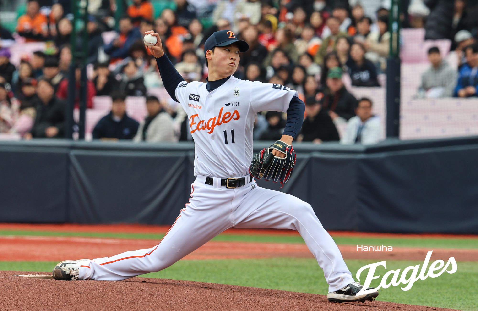 한화 이글스 강속구 사이드암 엄상백이 14일 부산 사직야구장에서 열린 롯데 자이언츠와의 2025 신한 SOL Bank KBO 시범경기 6차전에 선발등판, 5이닝 1피안타 2탈삼진 무실점을 기록했다. 사진 한화 이글스
