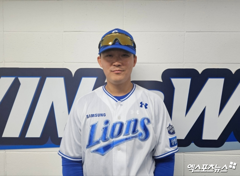 14일 오후 대구삼성라이온즈파크에서 열린 2025 신한 SOL Bank KBO리그 LG 트윈스와 삼성 라이온즈의 시범경기, 삼성이 김지찬과 전병우의 홈런을 앞세워 5:3으로 승리했다. 경기 후 삼성 전병우가 취재진과 인터뷰에 임하고 있다. 대구, 유준상 기자