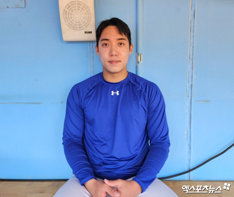 14일 오후 대구삼성라이온즈파크에서 열린 2025 신한 SOL Bank KBO리그 LG 트윈스와 삼성 라이온즈의 경기, 삼성 원태인이 경기 전 불펜투구를 마친 뒤 취재진과 인터뷰에 임하고 있다. 대구, 유준상 기자