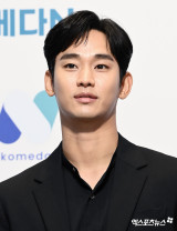 프라다, 김수현 손절했다…"이슈 중대성 감안, 해지하기로 결정" [엑's 이슈]