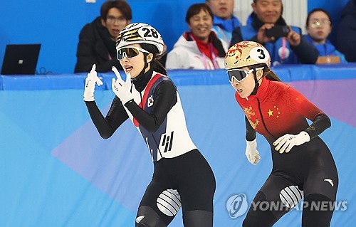 한국 여자 쇼트트랙 김길리가 2025 하얼빈 동계아시안게임에서 세리머니하고 있다. 연합뉴스