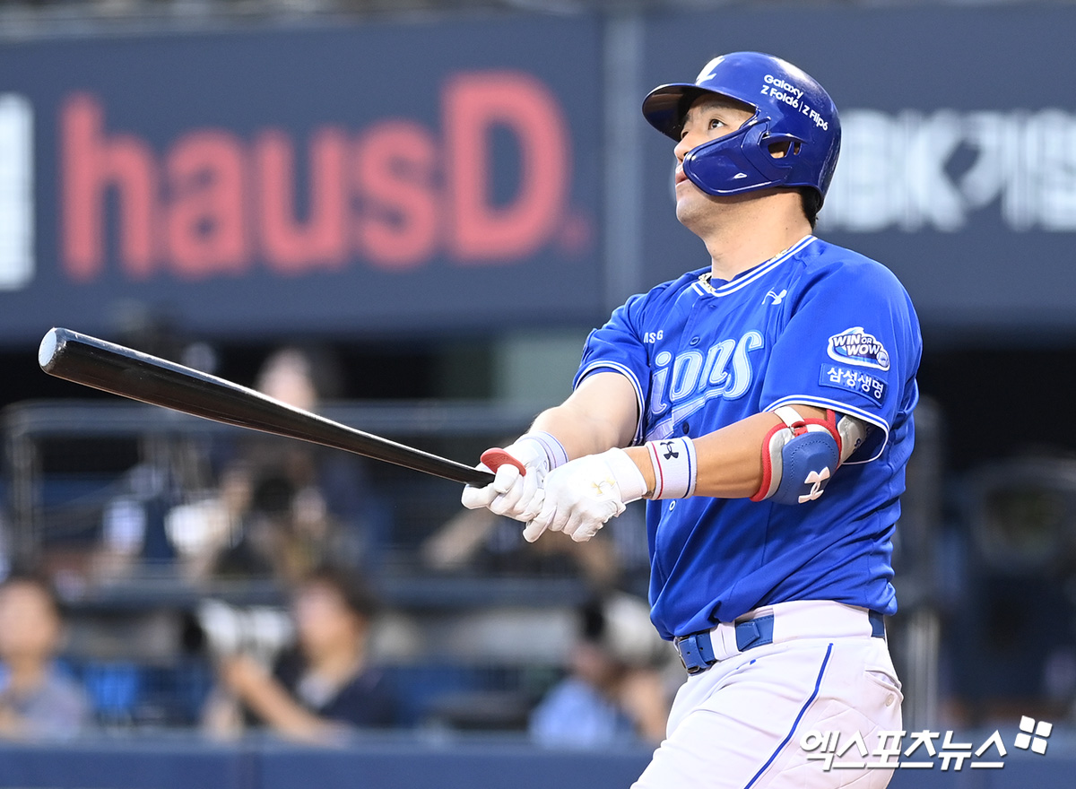 14일 오후 서울 송파구 잠실야구장에서 열린 '2024 신한 SOL뱅크 KBO리그' 삼성 라이온즈와 두산 베어스의 경기, 7회초 2사 1,2루 삼성 강민호가 스리런을 날리고 있다. 엑스포츠뉴스 DB