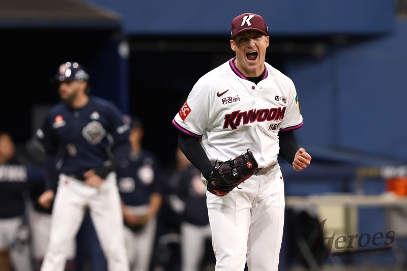 키움은 15일 서울 고척스카이돔에서 열린 2025 KBO리그 두산 베어스와의 시범경기에서 3-2 승리를 거뒀다. 선발투수로 등판한 케니 로젠버그는 5이닝 2피안타 2볼넷 7탈삼진 무실점으로 호투했다. 키움 히어로즈