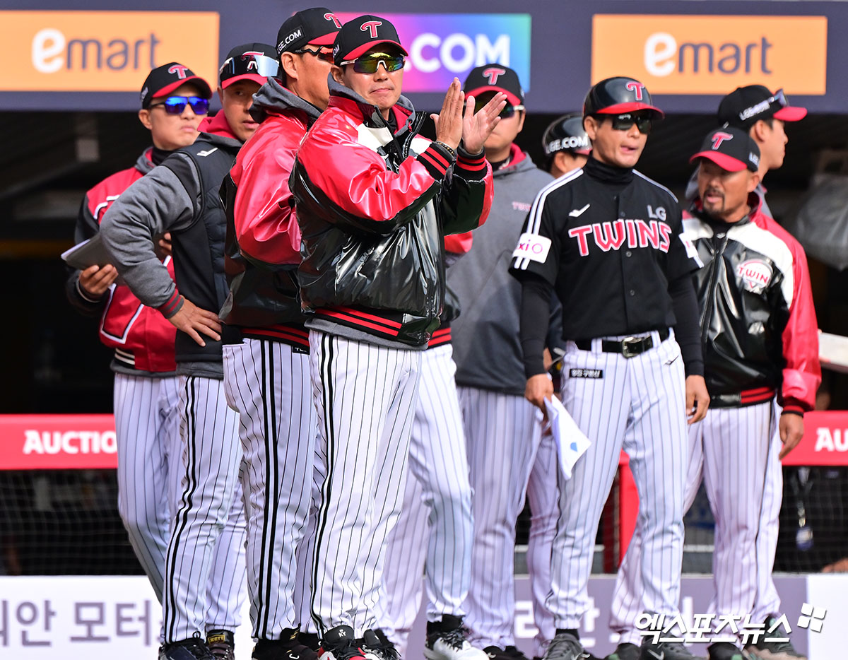 LG 트윈스 염경엽 감독이 극심한 제구 난조를 보인 투수 정우영을 두고 2군에서 시즌을 시작한다고 밝혔다. 엑스포츠뉴스 DB