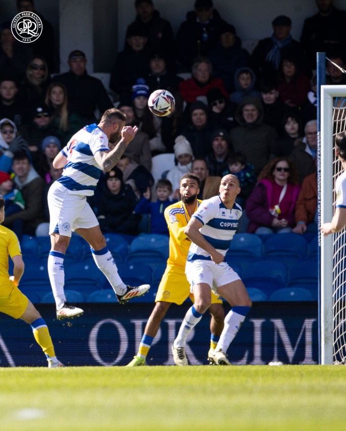 퀸즈파크레인저스(QPR)는 15일(한국시간) 영국 런던에 위치한 로프터스 로드에서 열린 리즈 유나이티드와의 2024-25시즌 잉글랜드 챔피언십(2부) 38라운드 홈경기에서 2-2 무승부를 거뒀다. 이날 양민혁을 벤치 명단에 넣은 QPR은 전반전 시작 후 30분 만에 2골을 터트리며 앞서가기 시작했지만 이후 2골을 연달아 허용하면서 무승부로 경기를 마쳤다. 동점이 됐음에도 양민혁은 끝내 그라운드를 밟지 못하면서 9경기 연속 출전이 불발됐다. QPR SNS