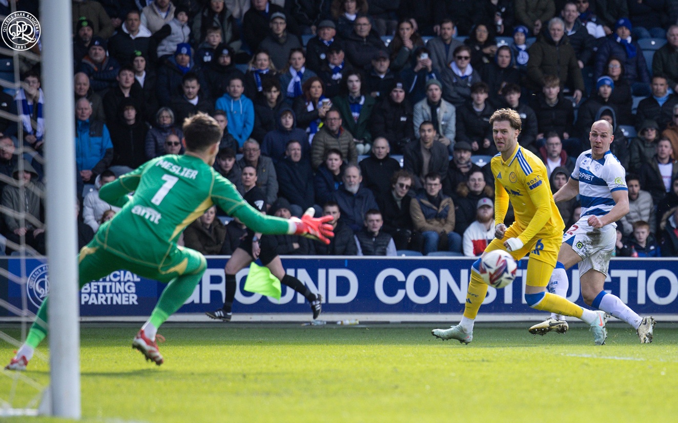 퀸즈파크레인저스(QPR)는 15일(한국시간) 영국 런던에 위치한 로프터스 로드에서 열린 리즈 유나이티드와의 2024-25시즌 잉글랜드 챔피언십(2부) 38라운드 홈경기에서 2-2 무승부를 거뒀다. 이날 양민혁을 벤치 명단에 넣은 QPR은 전반전 시작 후 30분 만에 2골을 터트리며 앞서가기 시작했지만 이후 2골을 연달아 허용하면서 무승부로 경기를 마쳤다. 동점이 됐음에도 양민혁은 끝내 그라운드를 밟지 못하면서 9경기 연속 출전이 불발됐다. QPR SNS