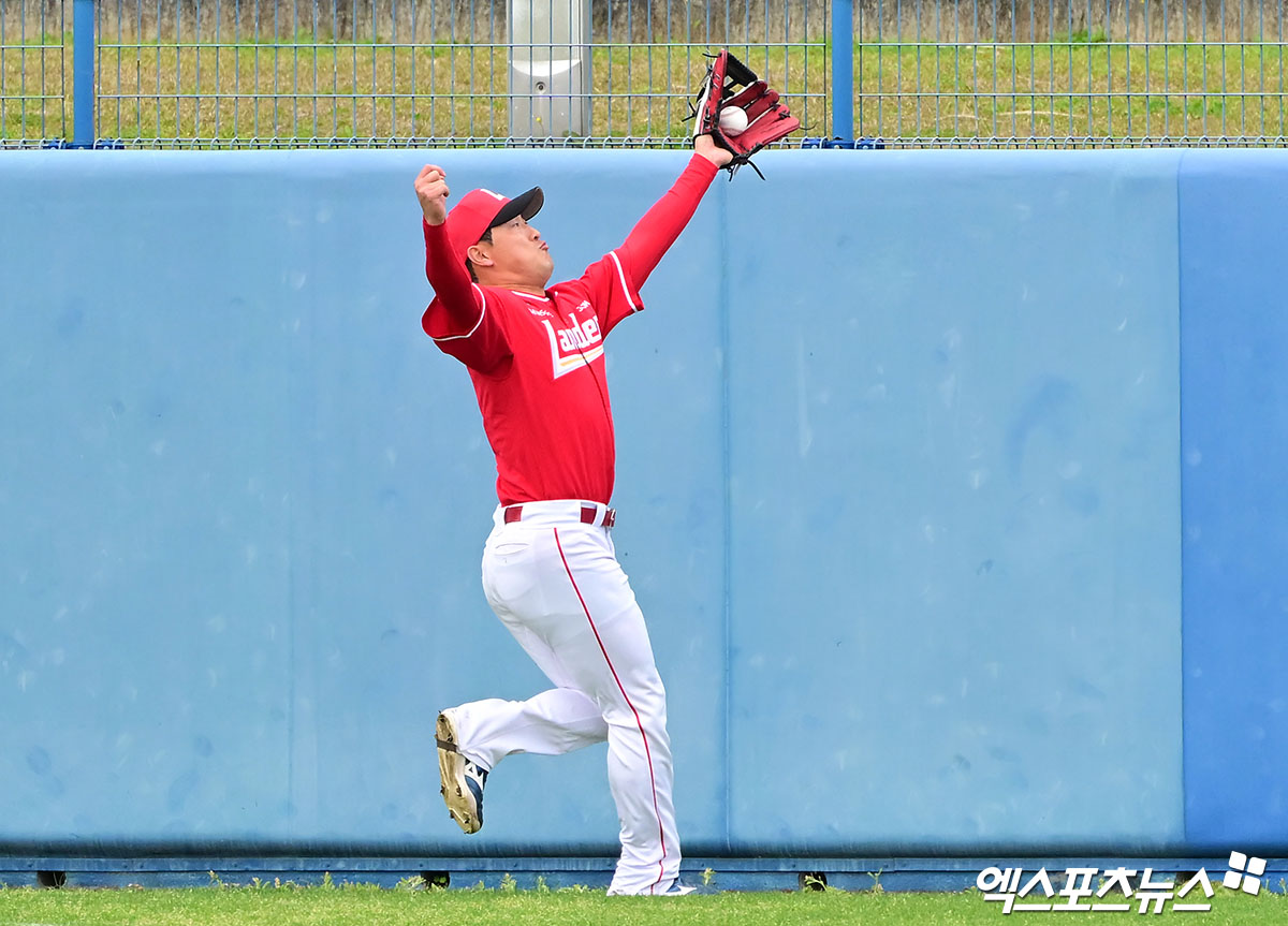 SSG 랜더스 외야수 하재훈이 늑골 부상에서 복귀해 16일 시범경기 LG전에 선발 출전한다. 엑스포츠뉴스 DB