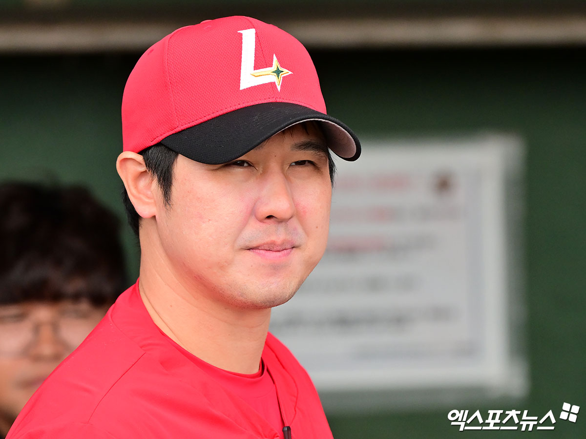 SSG 랜더스 내야수 최정이 목 담 증세로 16일 문학 LG전 선발 라인업에서 갑자기 제외됐다. 엑스포츠뉴스 DB