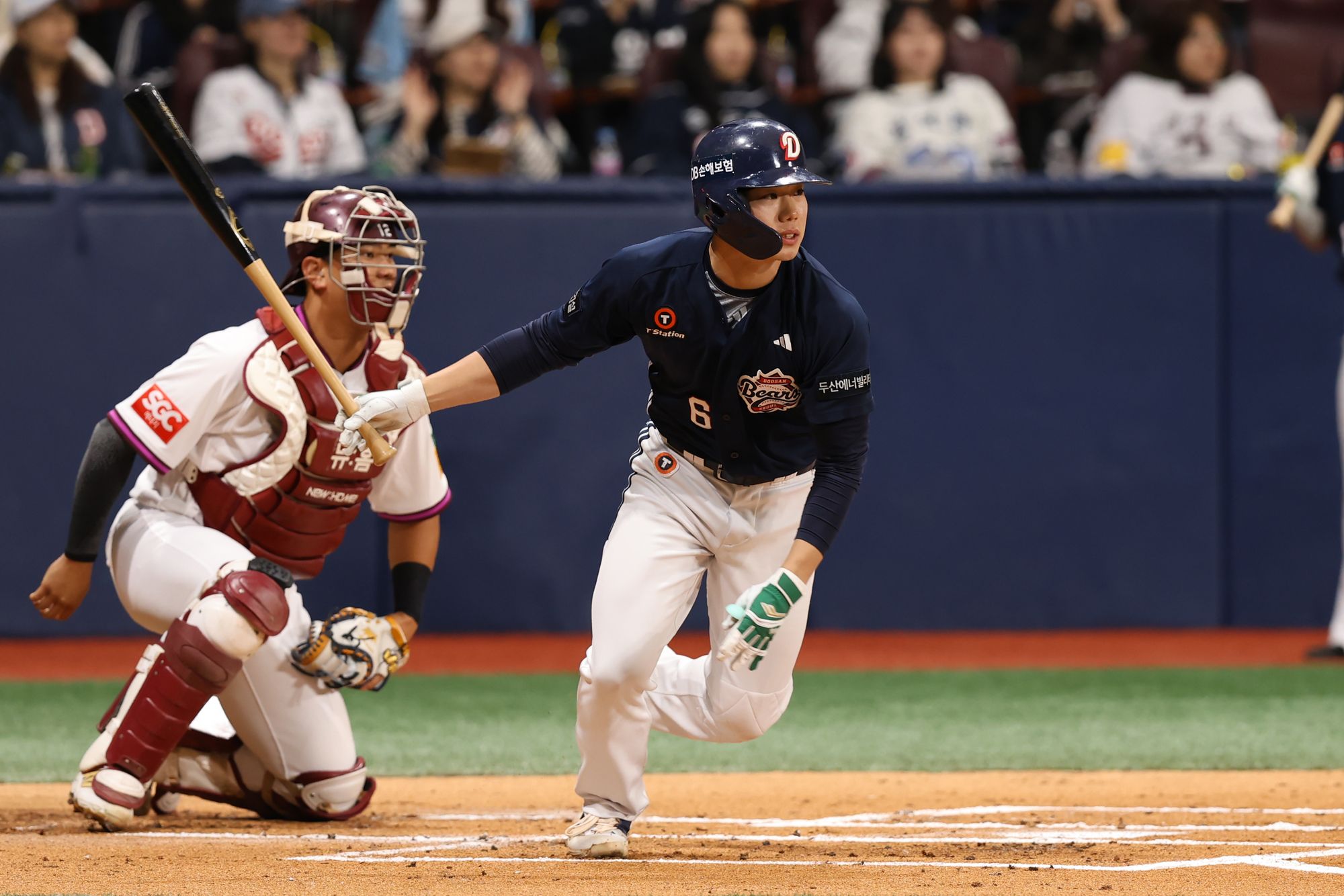 16일 서울 고척스카이돔에서 열린 2025 KBO리그 두산 베어스와 키움 히어로즈의 경기, 두산 오명진은 9회초 2루타로 동점의 발판을 마련했다. 두산 베어스