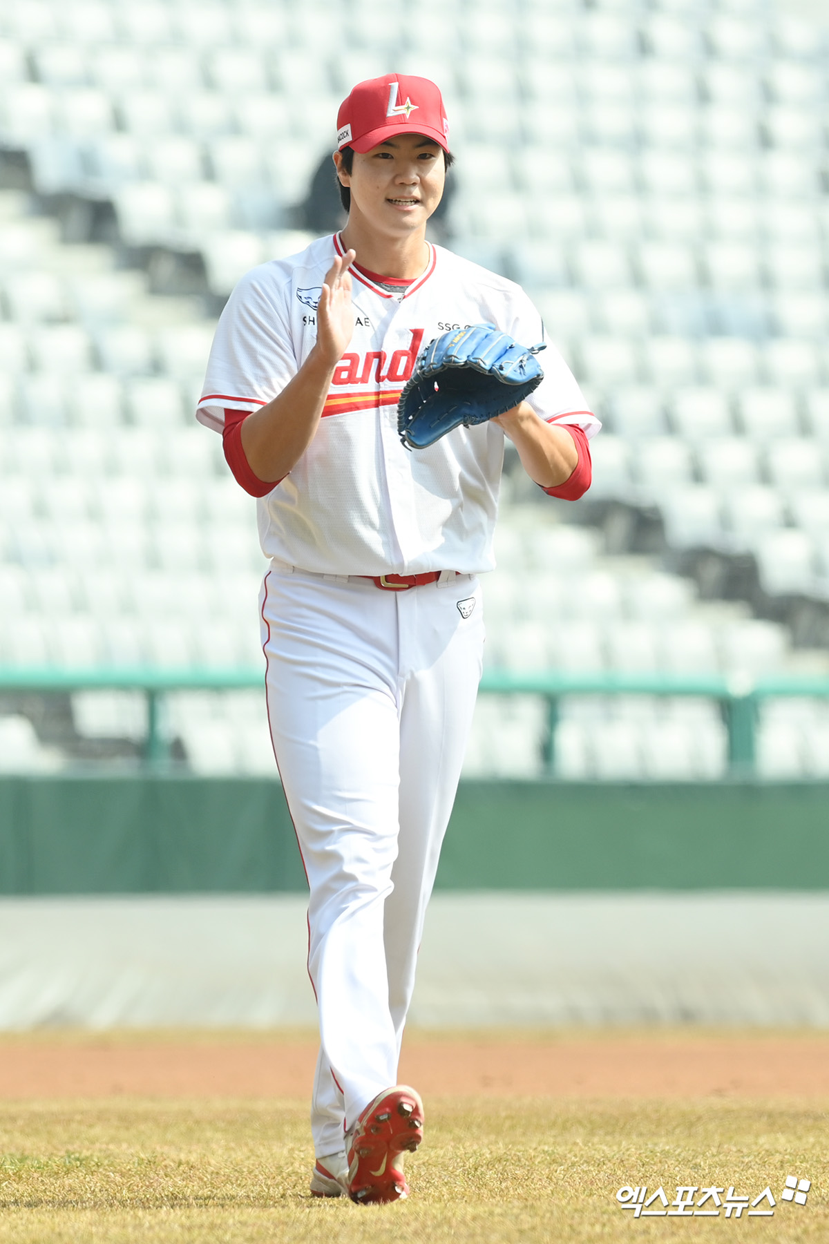 SSG 랜더스 투수 정동윤이 16일 문학 LG전에 선발 등판해 3.1이닝 3탈삼진 무실점으로 호투했다. 엑스포츠뉴스 DB