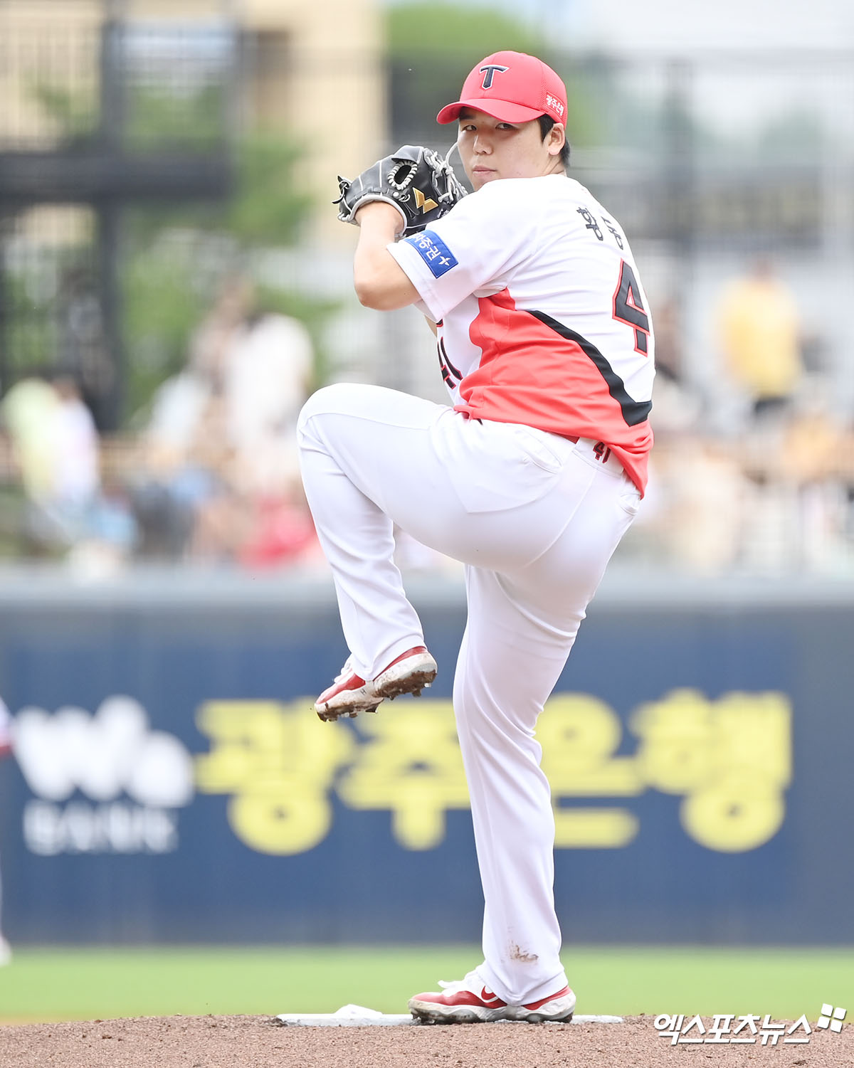 16일 오후 광주-KIA챔피언스필드에서 열린 '2025 신한 SOL Bank KBO리그' 삼성 라이온즈와 KIA 타이거즈의 시범경기, KIA가 19안타를 몰아친 타선의 활약에 힘입어 11:5로 승리하면서 4연승을 질주했다. 아리엘 후라도와 선발 맞대결을 펼친 황동하는 4이닝 4피안타 3사사구 4탈삼진 3실점 1자책을 기록했다. 엑스포츠뉴스 DB