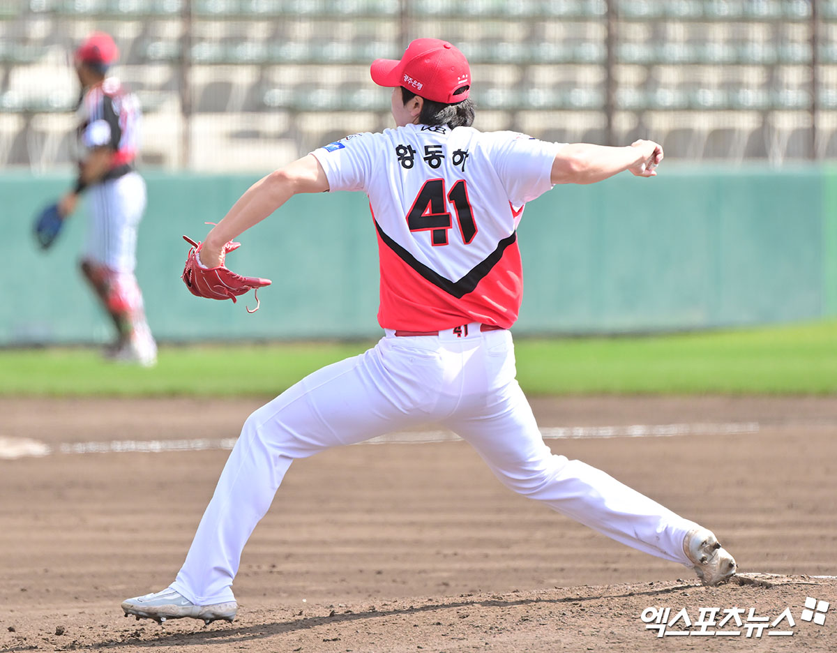 16일 오후 광주-KIA챔피언스필드에서 열린 '2025 신한 SOL Bank KBO리그' 삼성 라이온즈와 KIA 타이거즈의 시범경기, KIA가 19안타를 몰아친 타선의 활약에 힘입어 11:5로 승리하면서 4연승을 질주했다. 아리엘 후라도와 선발 맞대결을 펼친 황동하는 4이닝 4피안타 3사사구 4탈삼진 3실점 1자책을 기록했다. 엑스포츠뉴스 DB
