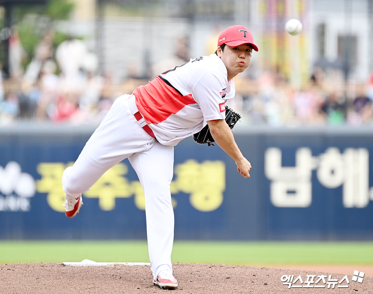 16일 오후 광주-KIA챔피언스필드에서 열린 '2025 신한 SOL Bank KBO리그' 삼성 라이온즈와 KIA 타이거즈의 시범경기, KIA가 19안타를 몰아친 타선의 활약에 힘입어 11:5로 승리하면서 4연승을 질주했다. 아리엘 후라도와 선발 맞대결을 펼친 황동하는 4이닝 4피안타 3사사구 4탈삼진 3실점 1자책을 기록했다. 엑스포츠뉴스 DB
