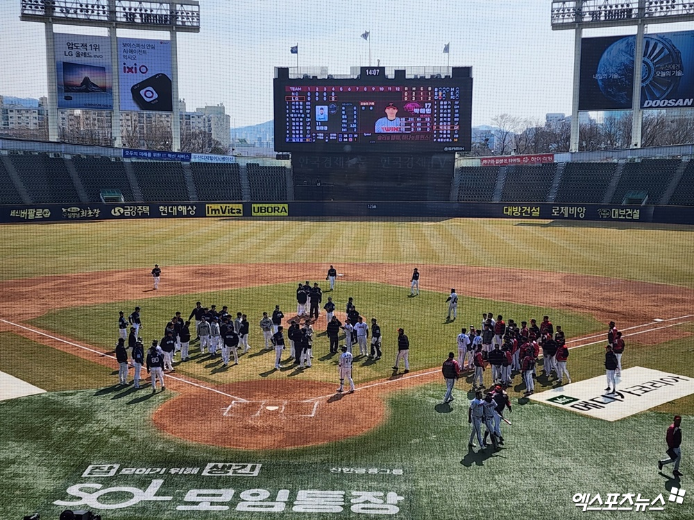 LG와 NC는 17일 잠실구장에서 '2025 신한 SOL Bank KBO 시범경기' 1차전을 진행 중이다. 4회말 LG 박해민과 NC 김태경의 맞대결에서 벤치클리어링이 발생했다. 잠실, 박정현 기자