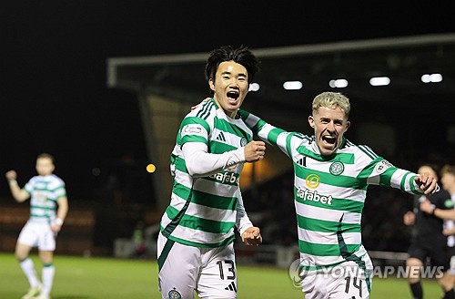 1년 만에 국가대표팀에 재발탁된 양현준이 포부를 밝혔다. 최근 셀틱의 슈퍼 조커로 거듭난 양현준의 뒤에는 홍명보 감독이 있었다. 양현준은 지난겨울 홍 감독이 셀틱을 방문했을 당시 그를 만나 대화를 나누면서 동기부여를 얻었다고 밝혔다. 사진 연합뉴스