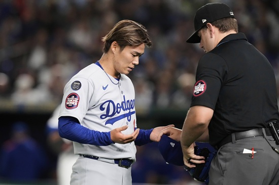 LA 다저스 투수 야마모토 요시노부가 18일 일본 도쿄돔에서 열린 2025 메이저리그 도쿄시리즈 개막전 시카고 컵스전에 선발 등판해 5이닝 1실점을 기록했다. AP 연합뉴스