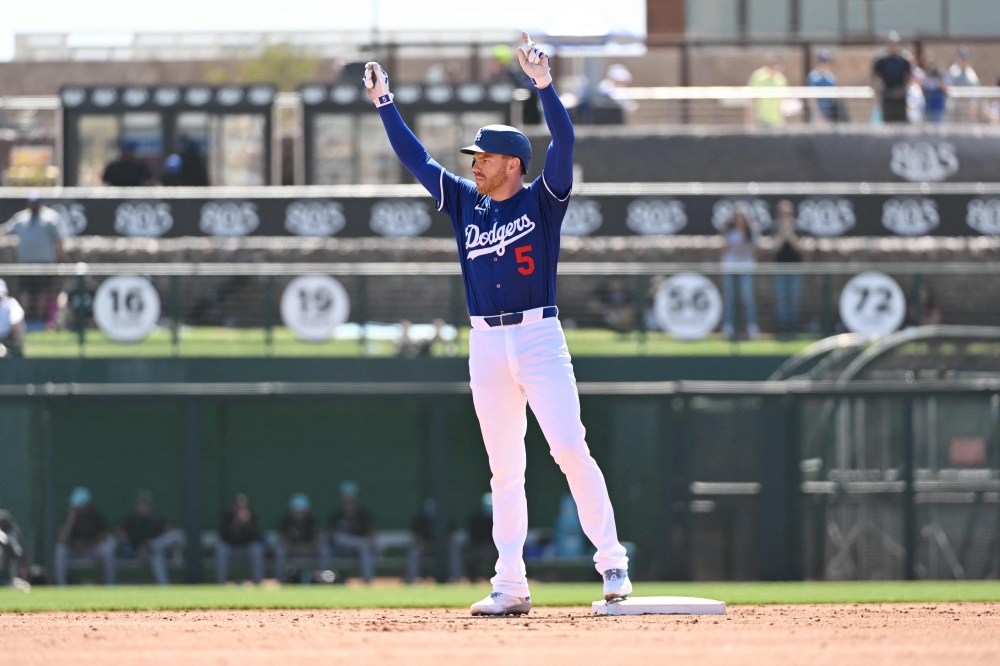 LA 다저스 내야수 프레디 프리먼이 18일 일본 도쿄돔에서 열린 2025 미국프로야구 메이저리그 시카고 컵스와의 정규시즌 개막 2연전 도쿄시리즈 1차전에 선발 출전할 계획이었으나 갑작스럽게 라인업에서 제외됐다. 사유는 왼쪽 갈비뼈 불편함이었다. AFP 연합뉴스