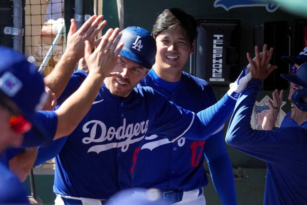 LA 다저스 내야수 프레디 프리먼이 18일 일본 도쿄돔에서 열린 2025 미국프로야구 메이저리그 시카고 컵스와의 정규시즌 개막 2연전 도쿄시리즈 1차전에 선발 출전할 계획이었으나 갑작스럽게 라인업에서 제외됐다. 사유는 왼쪽 갈비뼈 불편함이었다. AP 연합뉴스