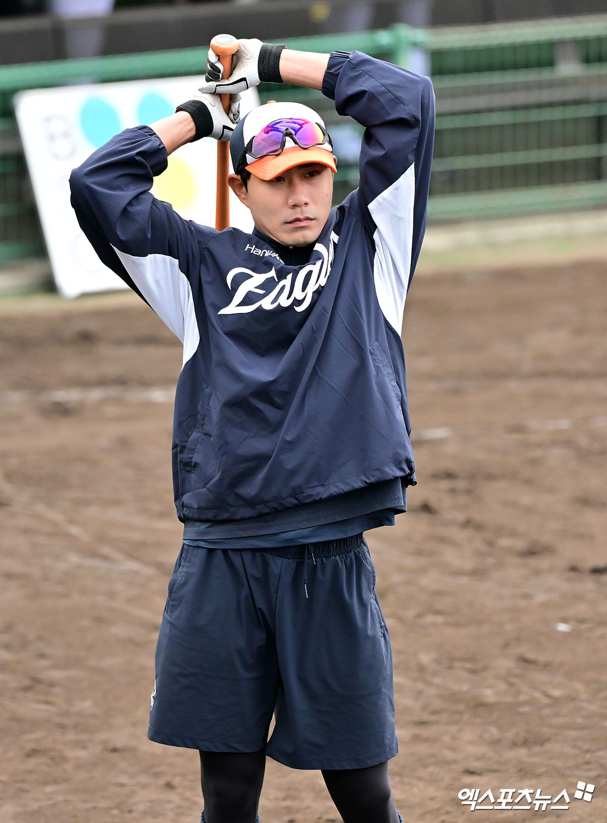 26일 오후 일본 오키나와 고친다 구장에서 열리는 KT 위즈와 한화 이글스의 연습경기, 한화 심우준이 훈련에 임하고 있다. 엑스포츠뉴스DB