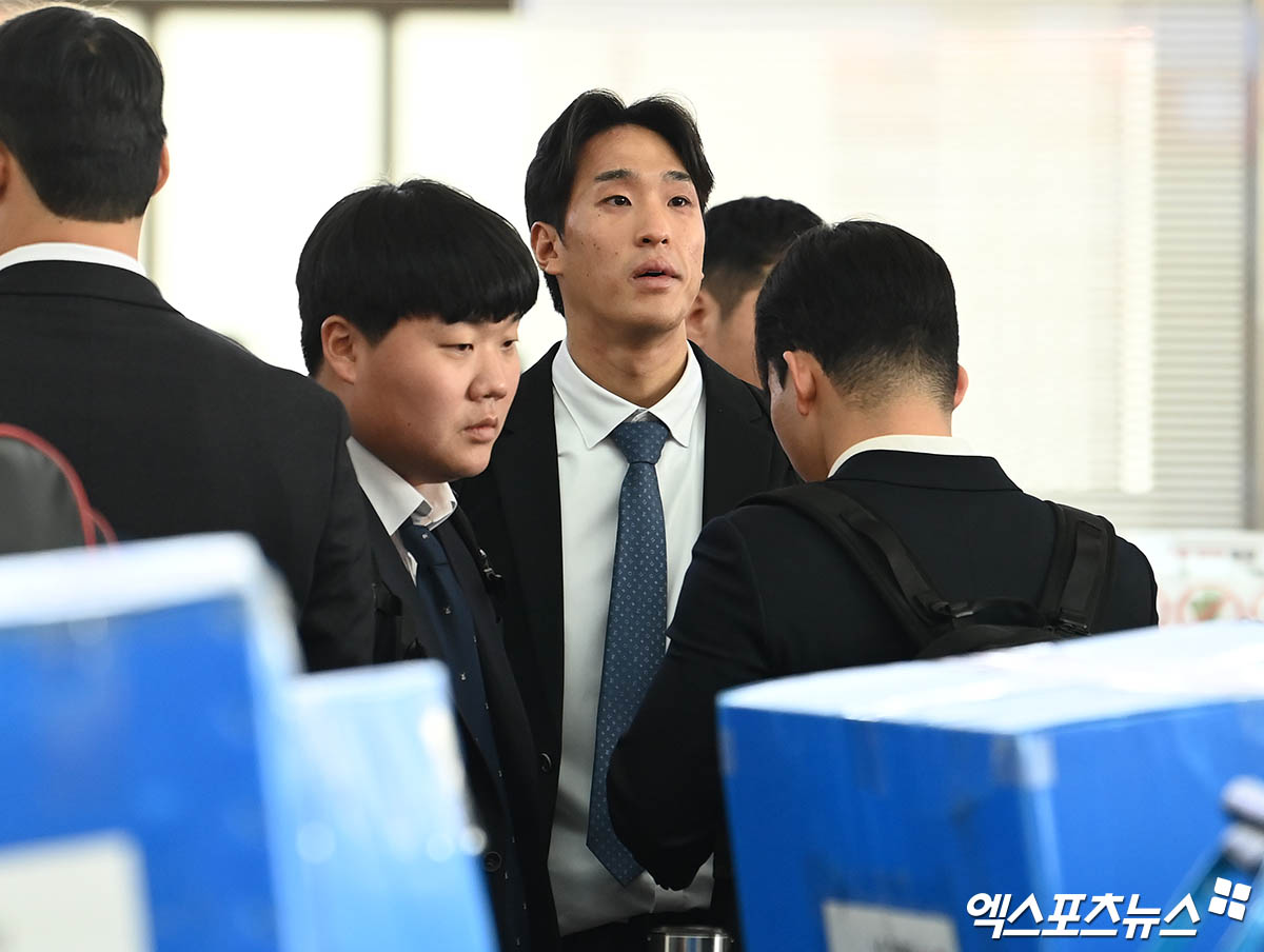 LG 외야수 송찬의는 22일 잠실구장에서 열린 '2025 신한 SOL Bank KBO 리그' 롯데와 시즌 개막전에서 6번 지명타자로 선발 출전했다. 이날 3안타를 쳐내며 공격에 활력을 불어넣었다. 엑스포츠뉴스 DB