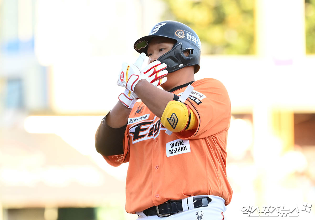 한화 이글스 김태연이 경기에 출전해 세리머니하고 있다. 엑스포츠뉴스 DB