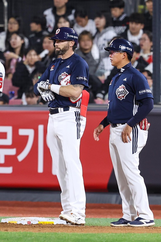 두산 베어스 외국인 타자 케이브가 최근 2경기 연속 멀티히트로 타격감을 끌어 올리고 있다. 케이브는 지난 26일 수원 KT전에서 선제 적시 2루타와 역전 득점으로 팀 첫 승에도 힘을 보탰다. 두산 베어스