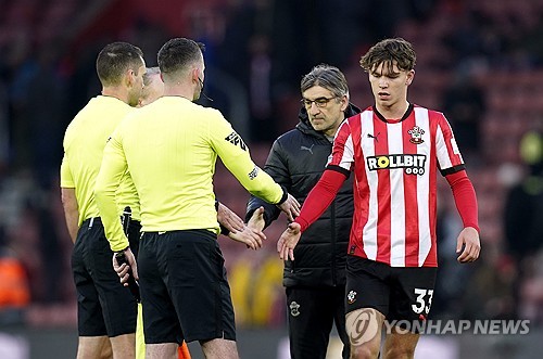 영국 매체 '텔레그래프'가 26일(한국시간) 사우샘프턴이 프리미어리그에서 많은 관심을 받는 유망주 타일러 디블링에게 1억 파운드(약 1893억원) 이상의 이적료를 요구할 거라고 보도했다. 연합뉴스
