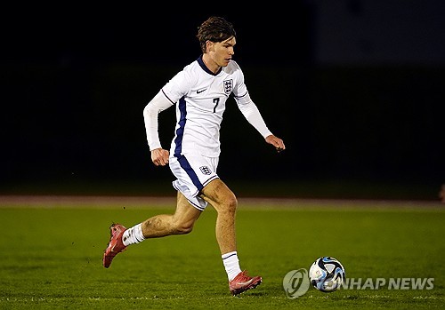 영국 매체 '텔레그래프'가 26일(한국시간) 사우샘프턴이 프리미어리그에서 많은 관심을 받는 유망주 타일러 디블링에게 1억 파운드(약 1893억원) 이상의 이적료를 요구할 거라고 보도했다. 연합뉴스