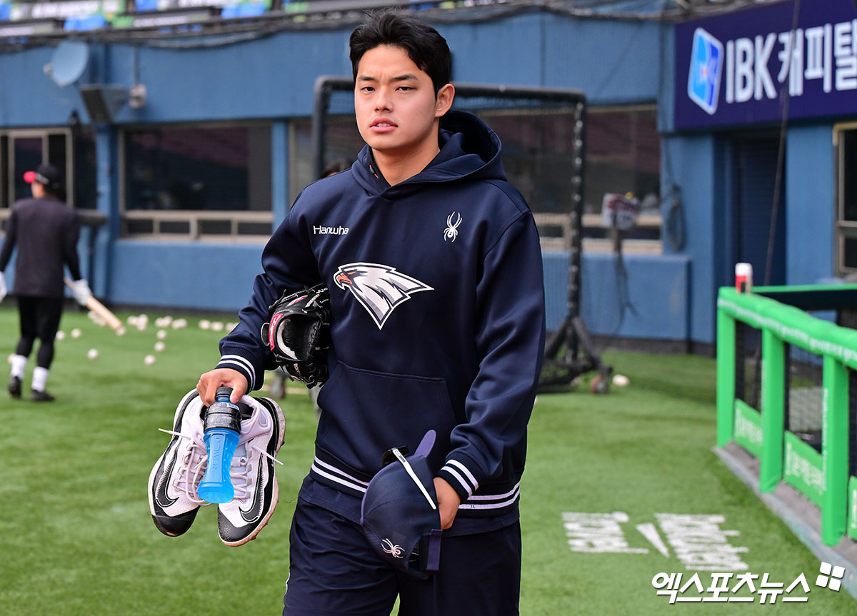 한화 투수 문동주는 27일 잠실구장에서 열릴 '2025 신한 SOL Bank KBO 리그' LG와 정규시즌 3차전에서 선발 등판한다. 올 시즌 첫 선발 등판으로 많은 기대를 받고 있다. 엑스포츠뉴스 DB