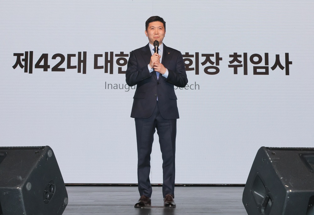 유승민 대한체육회장이 27일 서울 용산구 한남동 그랜드 하얏트에서 열린 제42대 대한체육회장 취임식에서 취임사를 말하고 있다. 사진 연합뉴스