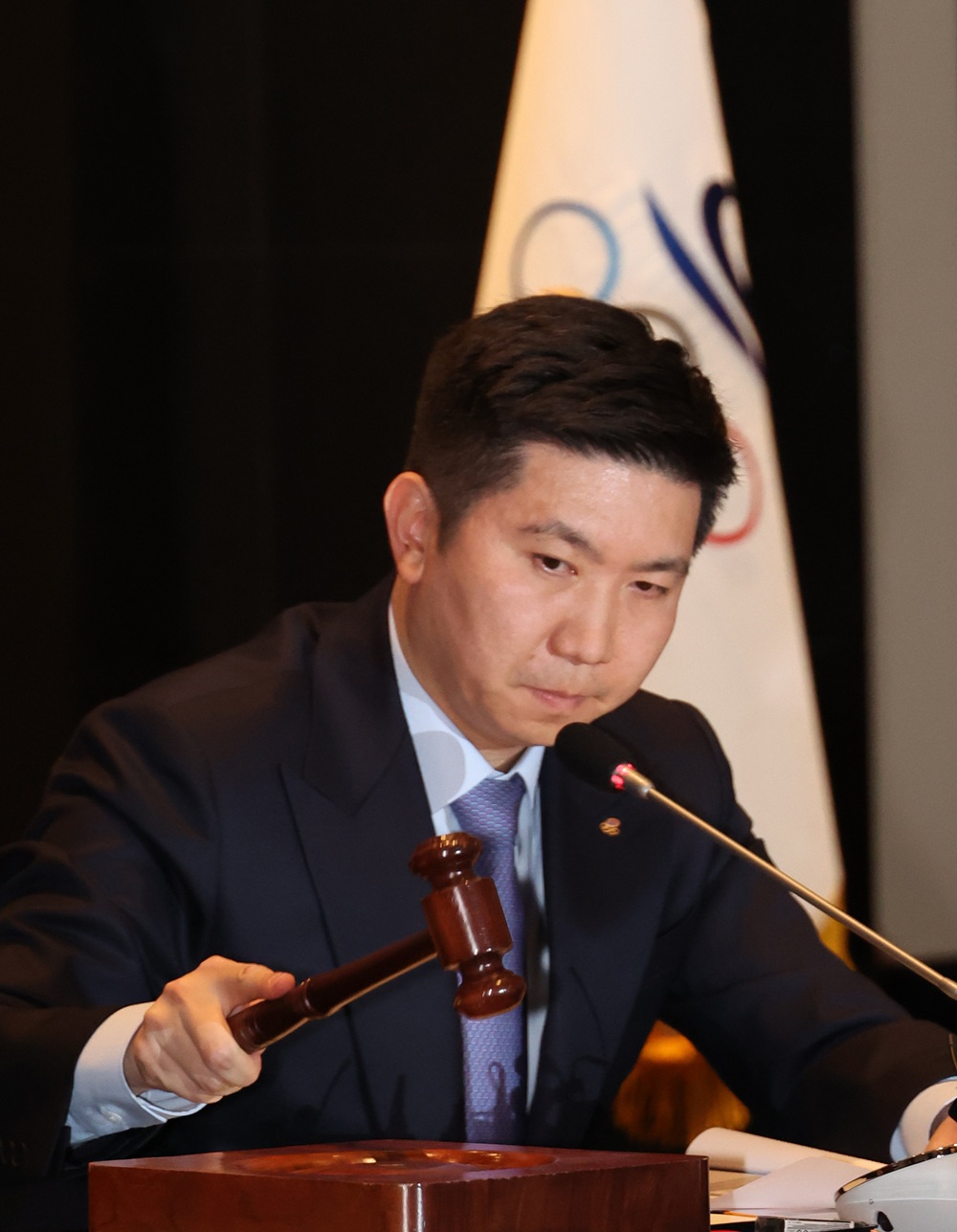 유승민 대한체육회장이 27일 서울 용산구 한남동 그랜드 하얏트에서 열린 제42대 대한체육회장 취임식에 앞서 이사회를 개최하고 스포츠 공정위원장 위촉 등을 진행했다. 사진 연합뉴스