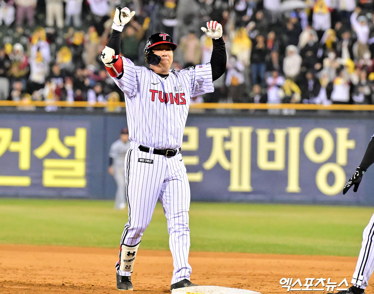 LG 외야수 김현수는 27일 잠실구장에서 열린 '2025 신한 SOL Bank KBO 리그' 한화와 정규시즌 3차전 맞대결에서 6번 지명타자로 선발 출전했다. 8회말 12타수 연속 무안타를 끊어내며 2타점 적시타로 결승타를 기록했다. 엑스포츠뉴스 잠실, 김한준 기자