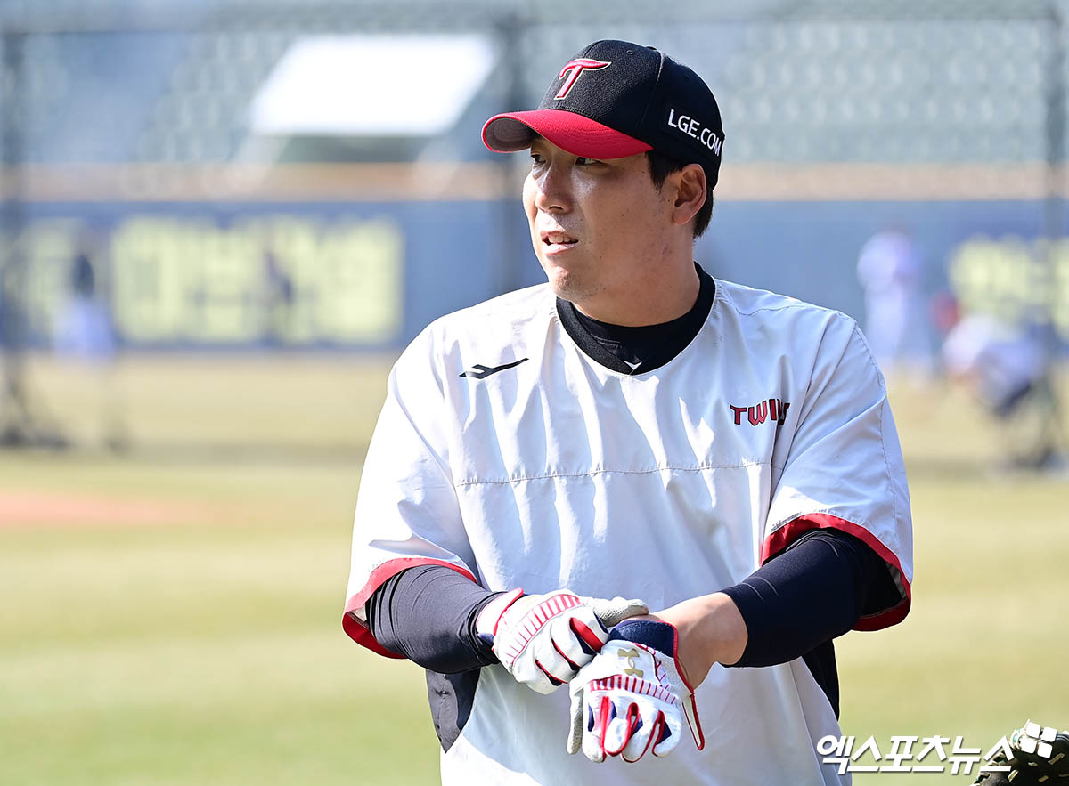 LG 외야수 김현수는 27일 잠실구장에서 열린 '2025 신한 SOL Bank KBO 리그' 한화와 정규시즌 3차전 맞대결에서 6번 지명타자로 선발 출전했다. 8회말 12타수 연속 무안타를 끊어내며 2타점 적시타로 결승타를 기록했다. 엑스포츠뉴스 DB