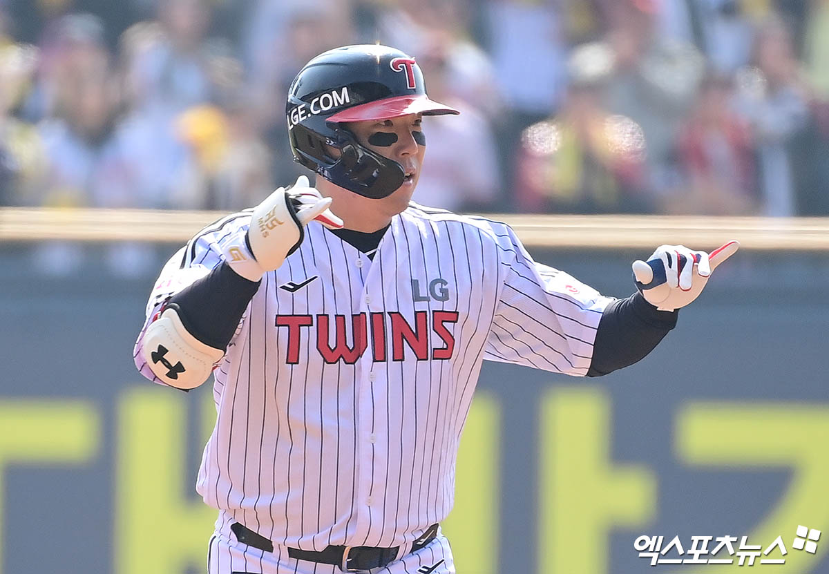 LG 외야수 김현수는 27일 잠실구장에서 열린 '2025 신한 SOL Bank KBO 리그' 한화와 정규시즌 3차전 맞대결에서 6번 지명타자로 선발 출전했다. 8회말 12타수 연속 무안타를 끊어내며 2타점 적시타로 결승타를 기록했다. 엑스포츠뉴스 DB