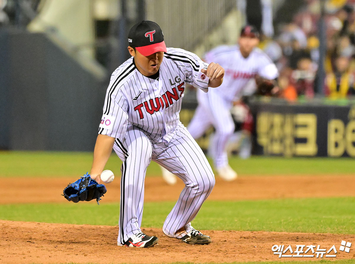 LG 투수 송승기는 27일 잠실구장에서 열린 '2025 신한 SOL Bank KBO 리그' 한화와 정규시즌 3차전 맞대결에서 선발 등판했다. 최고 구속 시속 150㎞ 강속구를 앞세워 최종 성적 7이닝 무실점을 기록. 생애 첫 선발 등판부터 확실한 눈도장을 찍었다. 엑스포츠뉴스 잠실, 김한준 기자