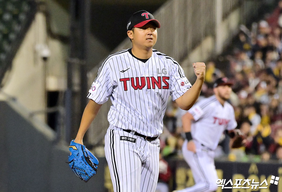 LG 투수 송승기는 27일 잠실구장에서 열린 '2025 신한 SOL Bank KBO 리그' 한화와 정규시즌 3차전 맞대결에서 선발 등판했다. 최고 구속 시속 150㎞ 강속구를 앞세워 최종 성적 7이닝 무실점을 기록. 생애 첫 선발 등판부터 확실한 눈도장을 찍었다. 엑스포츠뉴스 잠실, 김한준 기자