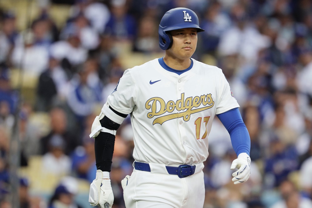 다저스 투타 겸업 스타 오타니는 28일(한국시간) 다저스타디움에서 열린 '2025 메이저리그' 디트로이트전에서 1번 지명타자로 선발 출전했다. 8회말 솔로포를 비롯해 4타수 2안타 1타점 2득점으로 활약하며 팀 3연승에 힘을 보탰다. 연합뉴스 EPA