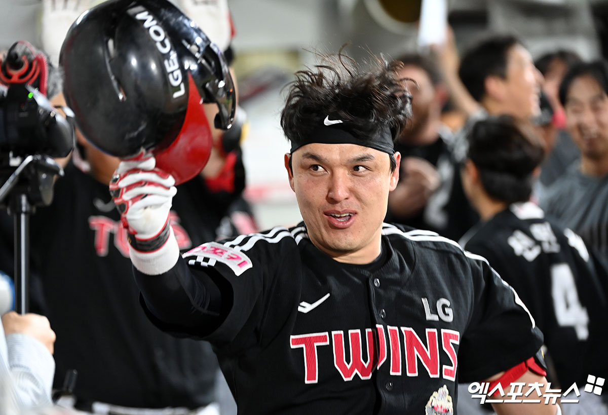 LG 포수 박동원은 28일 창원 NC파크에서 열린 '2025 신한 SOL Bank KBO 리그' NC와 정규시즌 1차전에서 5번타자 포수로 선발 출전했다. 2-2 팽팽한 승부가 펼쳐졌던 7회초 1타점 적시타를 치는 등 이날 총 3안타로 공격에 활력을 불어넣었다. 엑스포츠뉴스 DB