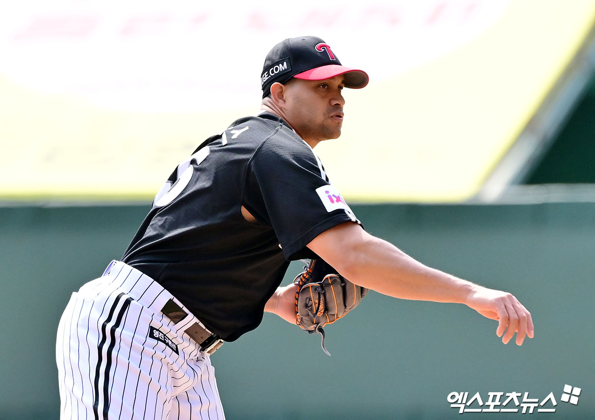 LG 투수 치리노스는 28일 창원 NC파크에서 열린 '2025 신한 SOL Bank KBO 리그' NC와 정규시즌 1차전에서 선발 등판했다. 6이닝 2실점을 기록한 뒤 마운드를 내려갔다. 엑스포츠뉴스 DB