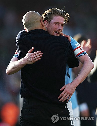 펩 과르디올라 감독이 이끄는 맨시티가 31일(한국시간) 영국 본머스에 있는 바이탈리티 스타디움에서 열린 본머스와의 2024-2025시즌 FA컵 8강전에서 2-1로 승리했다. 연합뉴스