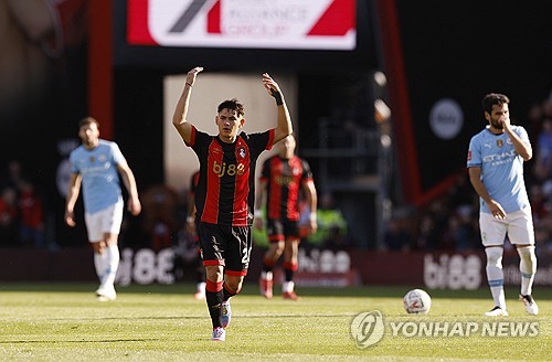 펩 과르디올라 감독이 이끄는 맨시티가 31일(한국시간) 영국 본머스에 있는 바이탈리티 스타디움에서 열린 본머스와의 2024-2025시즌 FA컵 8강전에서 2-1로 승리했다. 연합뉴스