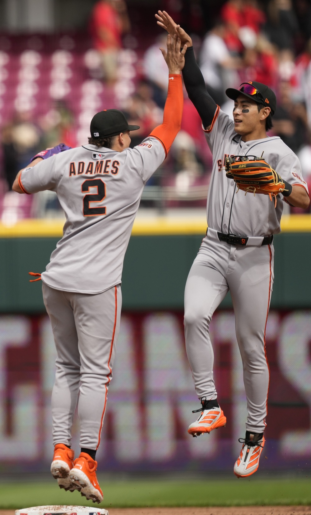 샌프란시스코 자이언츠 이정후가 2025 미국 메이저리그 정규시즌 경기에 출전해 승리 후 세리머니하고 있다. AP 연합뉴스