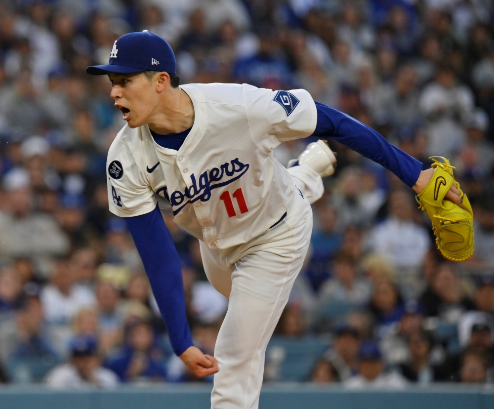 올 시즌을 앞두고 미국프로야구 메이저리그 LA 다저스의 일원이 된 일본인 투수 사사키 로키가 30일 미국 캘리포니아주 로스앤젤레스의 다저스타디움에서 열린 2025 미국프로야구 메이저리그 디트로이트 타이거즈와의 홈경기에 선발 등판해 1⅔이닝 3피안타 4볼넷 2탈삼진 2실점을 기록했다. 사사키의 현재 시즌 성적은 2경기 4⅔이닝 평균자책점 5.79다. UPI 연합뉴스