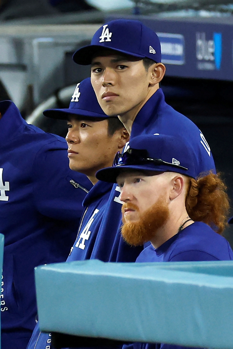 올 시즌을 앞두고 미국프로야구 메이저리그 LA 다저스의 일원이 된 일본인 투수 사사키 로키가 30일 미국 캘리포니아주 로스앤젤레스의 다저스타디움에서 열린 2025 미국프로야구 메이저리그 디트로이트 타이거즈와의 홈경기에 선발 등판해 1⅔이닝 3피안타 4볼넷 2탈삼진 2실점을 기록했다. 사사키의 현재 시즌 성적은 2경기 4⅔이닝 평균자책점 5.79다. AFP 연합뉴스