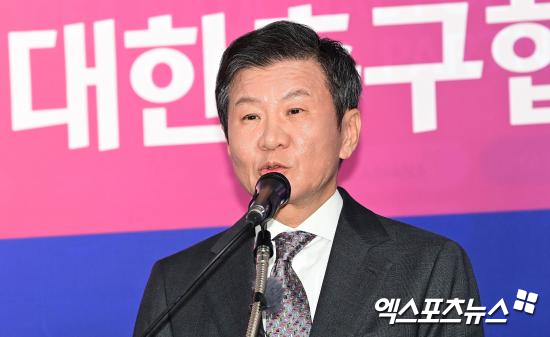 대한축구협회에 따르면, EAFF는 지난달 30일 일본 도쿄에서 집행위원회를 열고 이날 사의를 표명한 다시마 고조 EAFF 회장의 공석에 정 회장을 임시회장으로 선임한다고 밝혔다. EAFF는 이날 총회 소식을 전하면서 다시마 고조 회장 및 전한진 부회장의 사임과 정 회장의 임시회장 임명 소식을 전했다. 엑스포츠뉴스DB