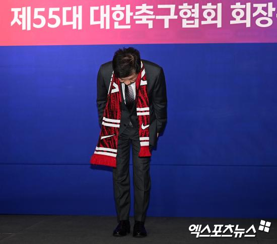 대한축구협회에 따르면, EAFF는 지난달 30일 일본 도쿄에서 집행위원회를 열고 이날 사의를 표명한 다시마 고조 EAFF 회장의 공석에 정 회장을 임시회장으로 선임한다고 밝혔다. EAFF는 이날 총회 소식을 전하면서 다시마 고조 회장 및 전한진 부회장의 사임과 정 회장의 임시회장 임명 소식을 전했다. 엑스포츠뉴스DB