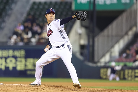 두산 베어스 투수 이영하가 지난 2일 열린 잠실 키움전에 7회 초 구원 등판해 2이닝 1피안타 5탈삼진 무실점 쾌투로 시즌 첫 승을 거뒀다. 두산 베어스