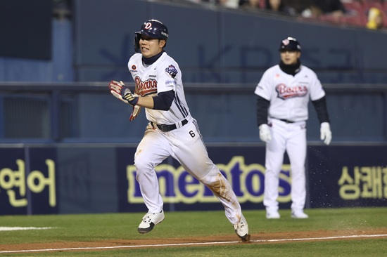 두산 베어스 내야수 오명진이 지난 2일 잠실 키움전에서 데뷔 첫 안타를 때렸다. 두산 베어스